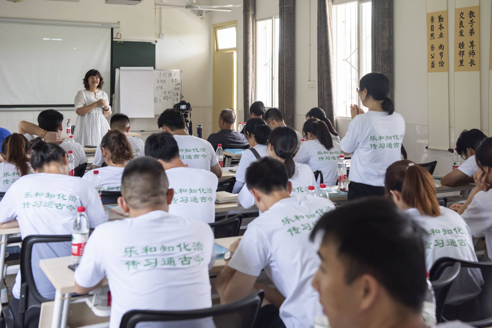 2 版权所有:76net必赢(BWIN)线路检测中心|官方网站副院长李晓阳教授为学员上课.jpg